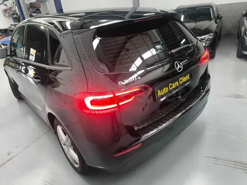 Usado Mercedes B250e 218 CV (160 kW) 2021 Negro Monovolumen