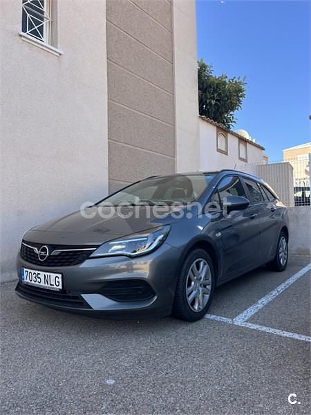 Usado Opel Astra Ultimate 122 CV (89 kW) 2020 Gris / plata Familiar