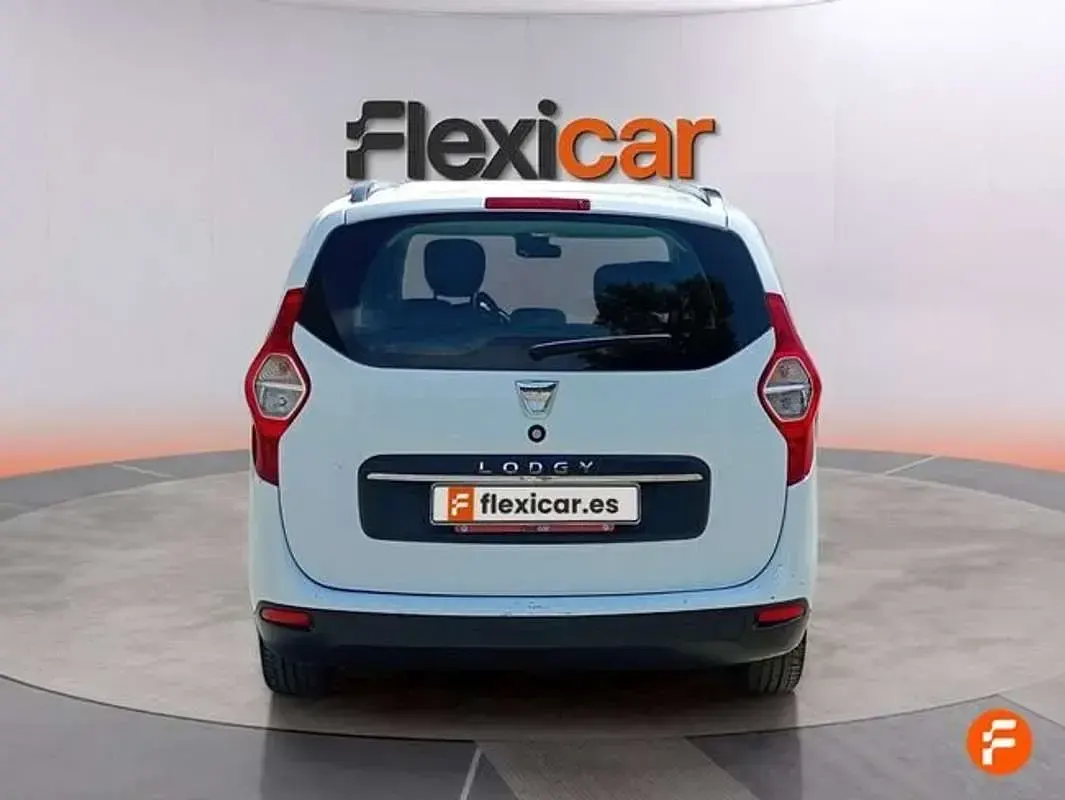 Usado Dacia Lodgy Comfort 116 CV (85 kW) 2022 Blanco Monovolumen