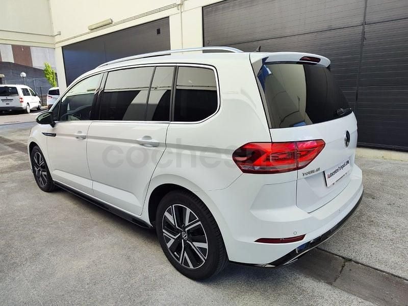 Usado VW Touran R-line 150 CV (110 kW) 2021 Blanco Monovolumen
