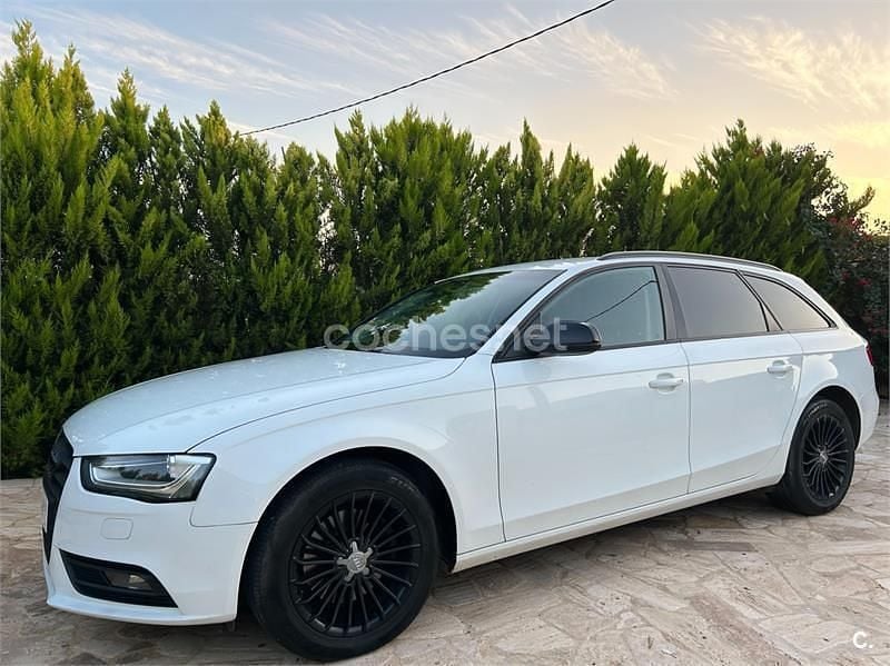 Usado Audi A4 143 CV (105 kW) 2012 Blanco Familiar