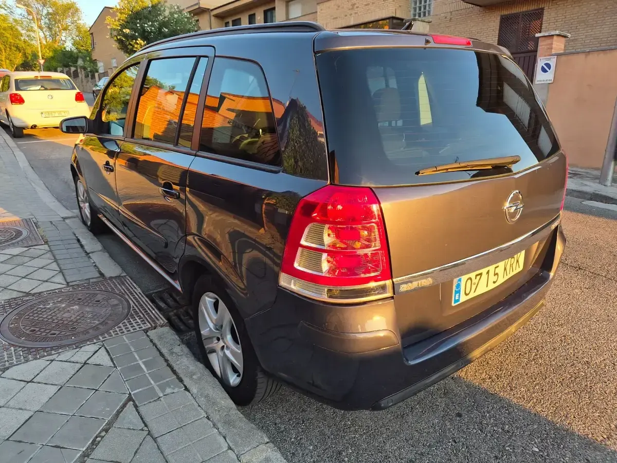 Usado Opel Zafira Energy 110 CV (80 kW) 2009 Gris Monovolumen