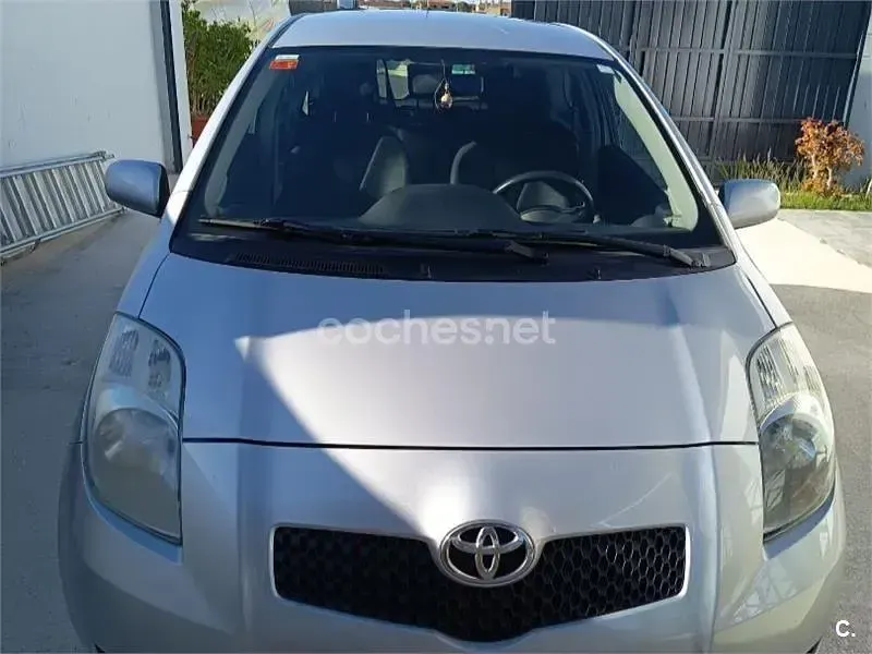 Usado Toyota Yaris Sol 87 CV (63 kW) 2006 Gris / plata Berlina