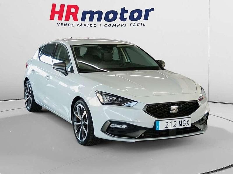 Blanco Usado 2023 Seat Leon FR Utilitario | 21.560 € (Precio justo) - Imagen 1/4