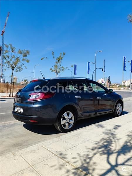 Usado Renault Mégane GrandTour Dynamique 110 CV (80 kW) 2011 Gris / plata Familiar