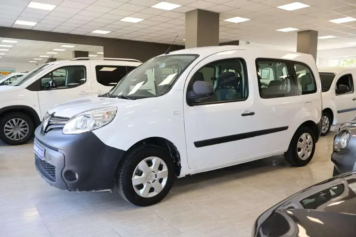 Usado Renault Kangoo LIMITED 90 CV (66 kW) 2020 Blanco Monovolumen