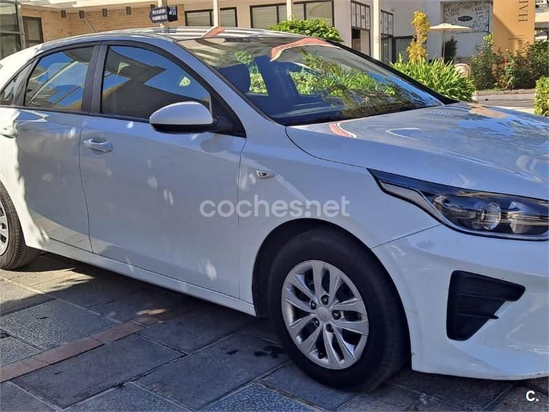Usado Kia Ceed 115 CV (84 kW) 2019 Blanco Utilitario