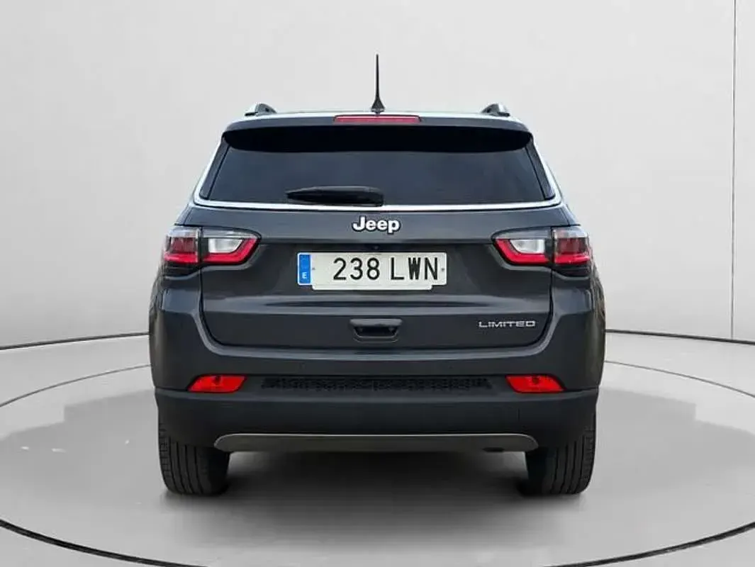Usado Jeep Compass Limited 131 CV (96 kW) 2022 Gris SUV