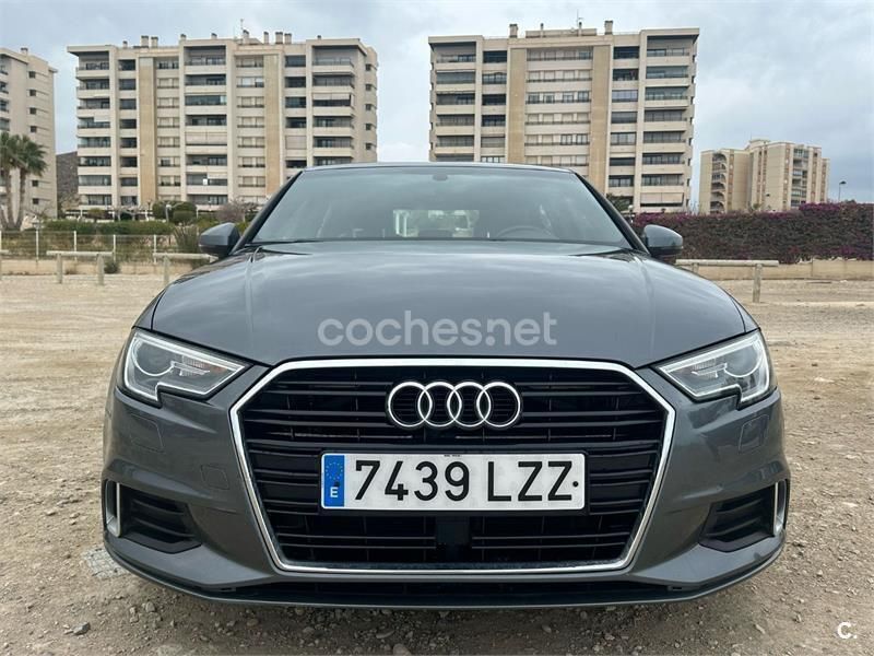 Gris / plata Usado 2018 Audi A3 Design Berlina | 17.490 € (Super precio) - Imagen 1/4