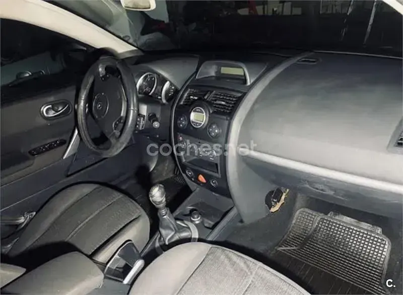 Usado Renault Mégane II Authentique 100 HP (73 kW) 2006 Preto Sedan