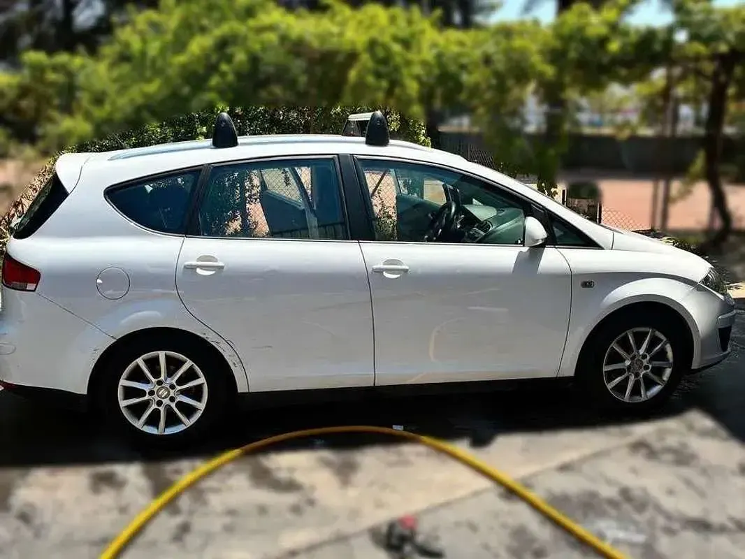 Usado Seat Altea XL Ecomotive 105 CV (77 kW) 2011 Blanco Monovolumen