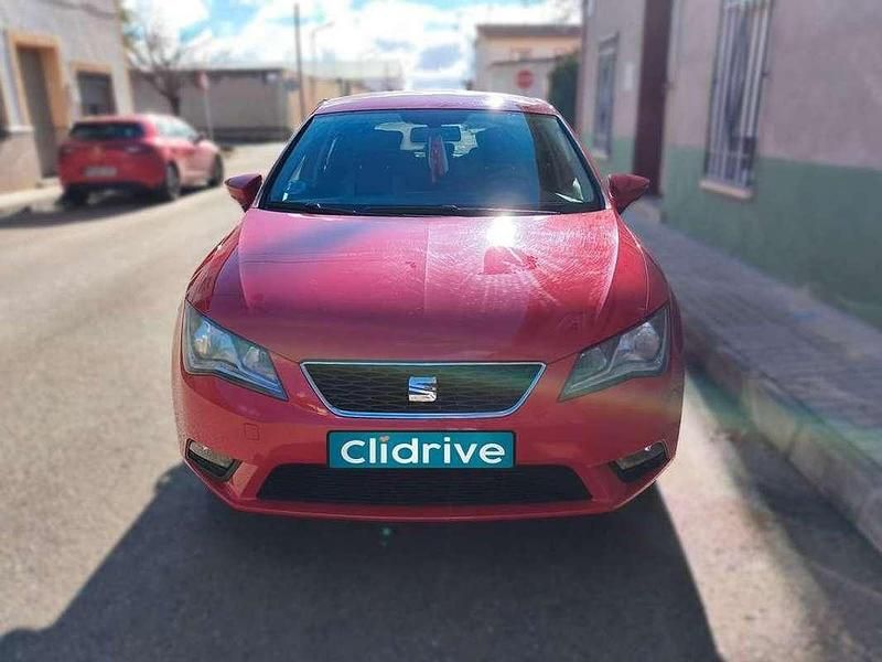 Usado Seat Leon Reference 105 CV (77 kW) 2013 Rojo Utilitario