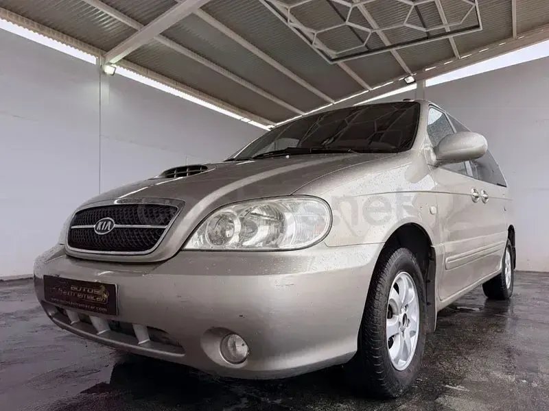 Usado Kia Carnival EX 144 CV (105 kW) 2005 Beige Monovolumen