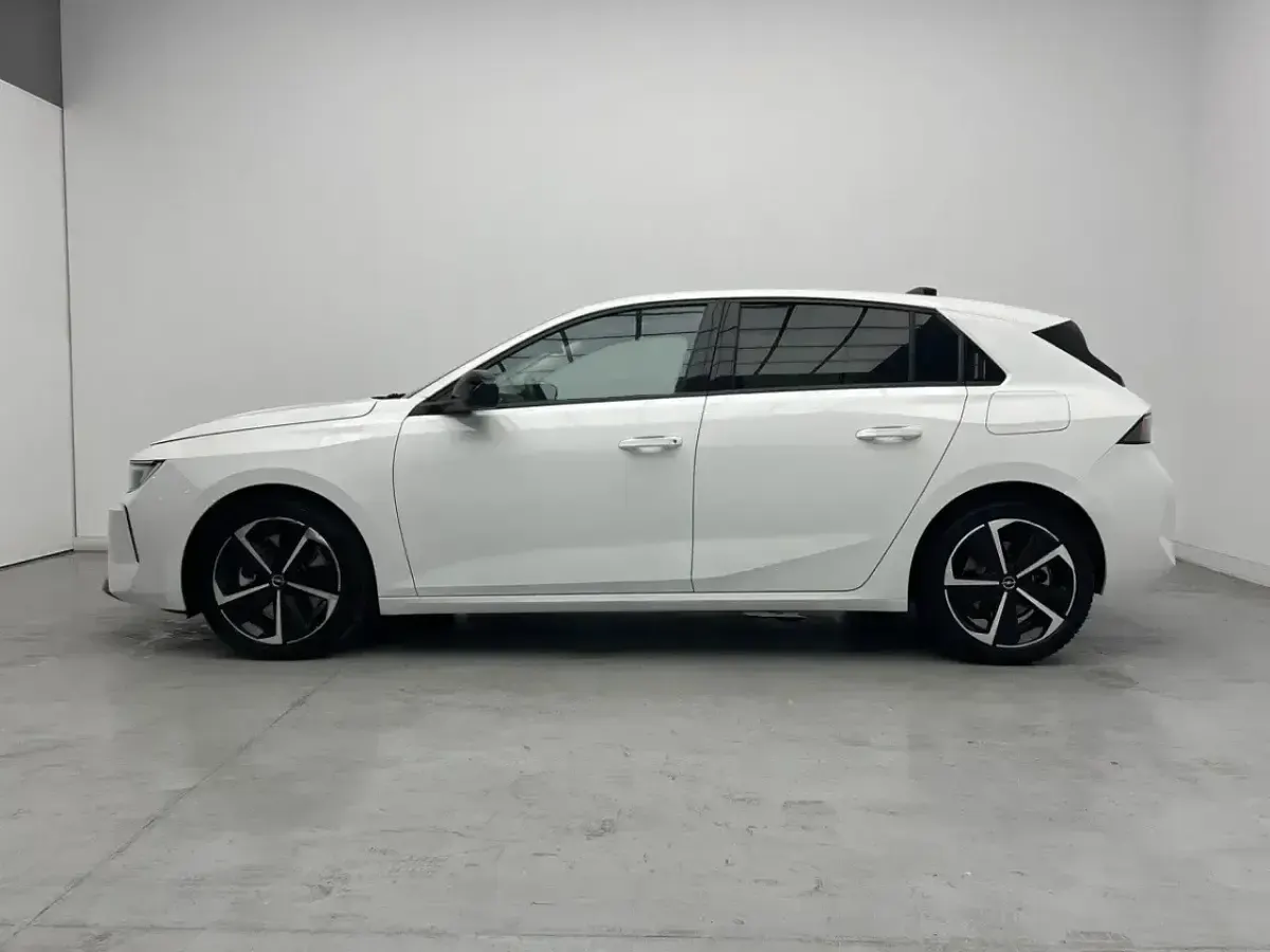 Usado Opel Astra Edition 181 CV (133 kW) 2023 Blanco Berlina