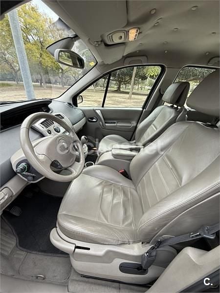 Usado Renault Scénic II Privilege 120 CV (88 kW) 2004 Negro Monovolumen