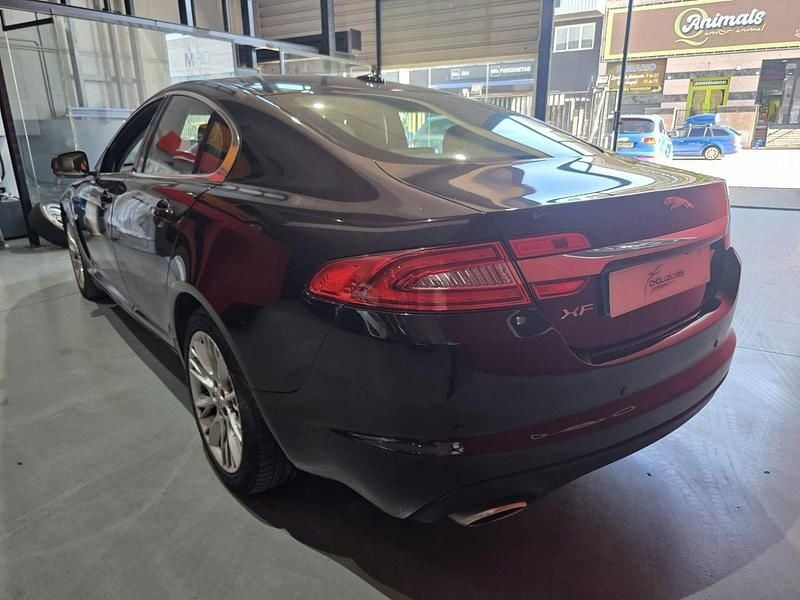 Usado Jaguar XF Premium Luxury 238 CV (175 kW) 2011 Granate Berlina