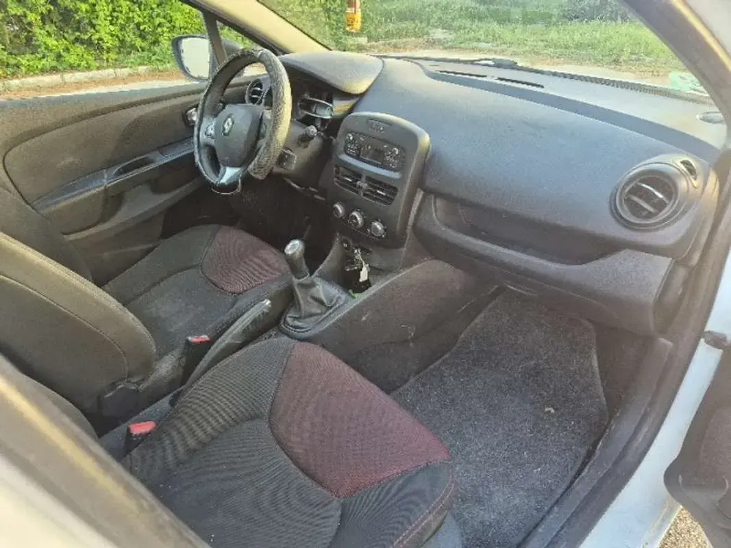 Usado Renault Clio 75 CV (55 kW) 2016 Blanco Van