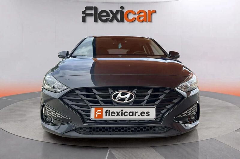 Usado Hyundai i30 111 CV (81 kW) 2022 Gris Berlina