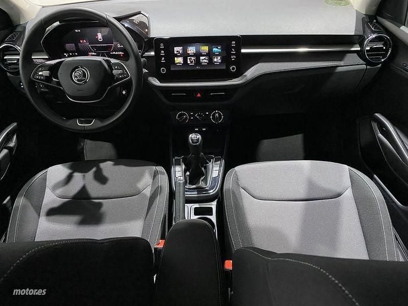 Usado Skoda Fabia Selection 95 CV (69 kW) 2025 Blanco Berlina