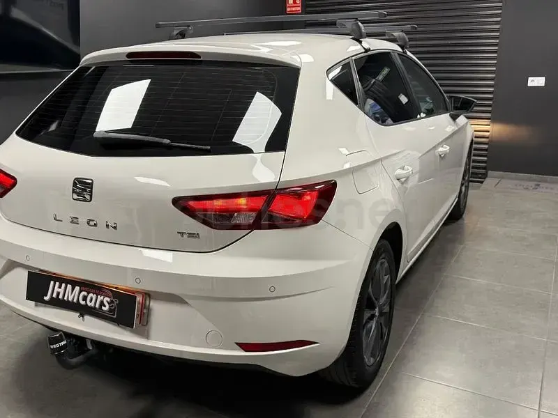 Usado Seat Leon Style 150 CV (110 kW) 2018 Blanco Berlina