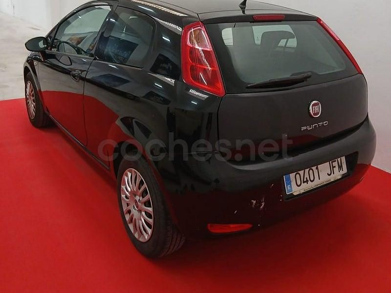 Usado Fiat Punto Pop 69 CV (50 kW) 2015 Negro Utilitario