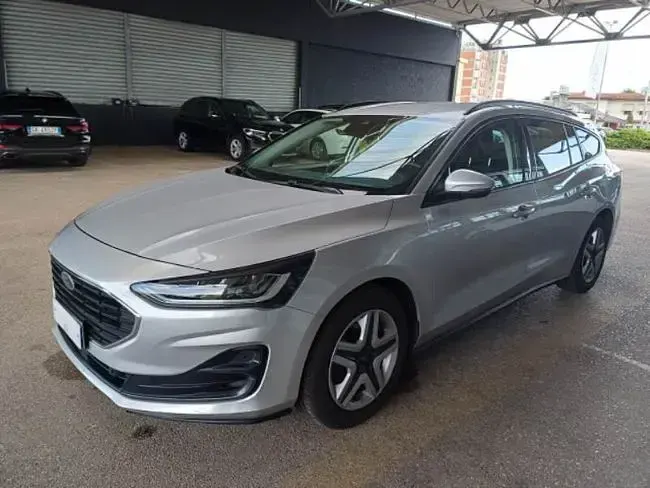 Usado Ford Focus Active 120 CV (88 kW) 2022 Gris Familiar