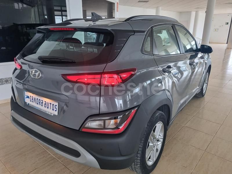 Usado Hyundai Kona 120 CV (88 kW) 2021 Gris / plata SUV