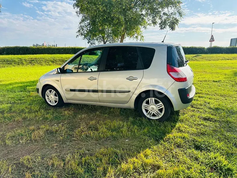 Usado Renault Scénic II Authentique 100 CV (73 kW) 2005 Gris / plata Monovolumen