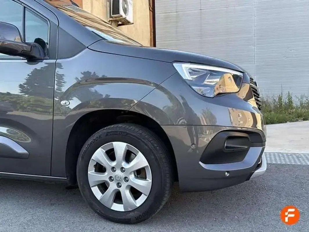 Usado Opel Combo Life Innovation 131 CV (96 kW) 2019 Gris Monovolumen