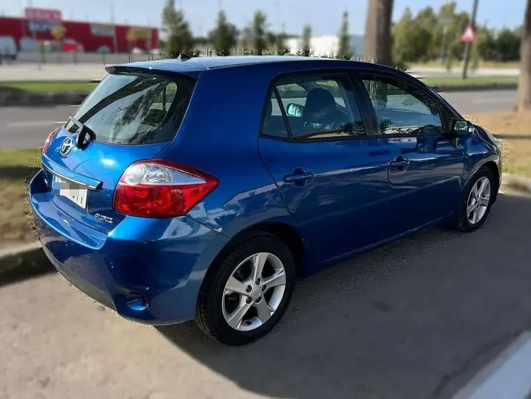 Usado Toyota Auris Luna 90 CV (66 kW) 2010 Azul Utilitario