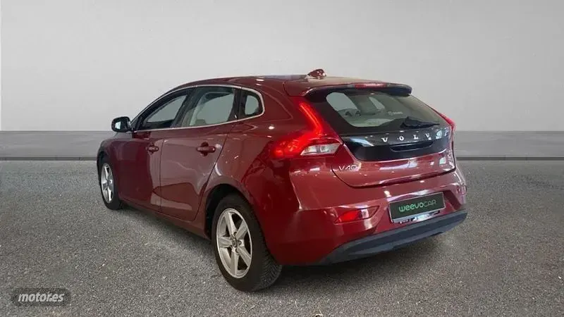 Usado Volvo V40 Summum 115 CV (84 kW) 2014 Rojo