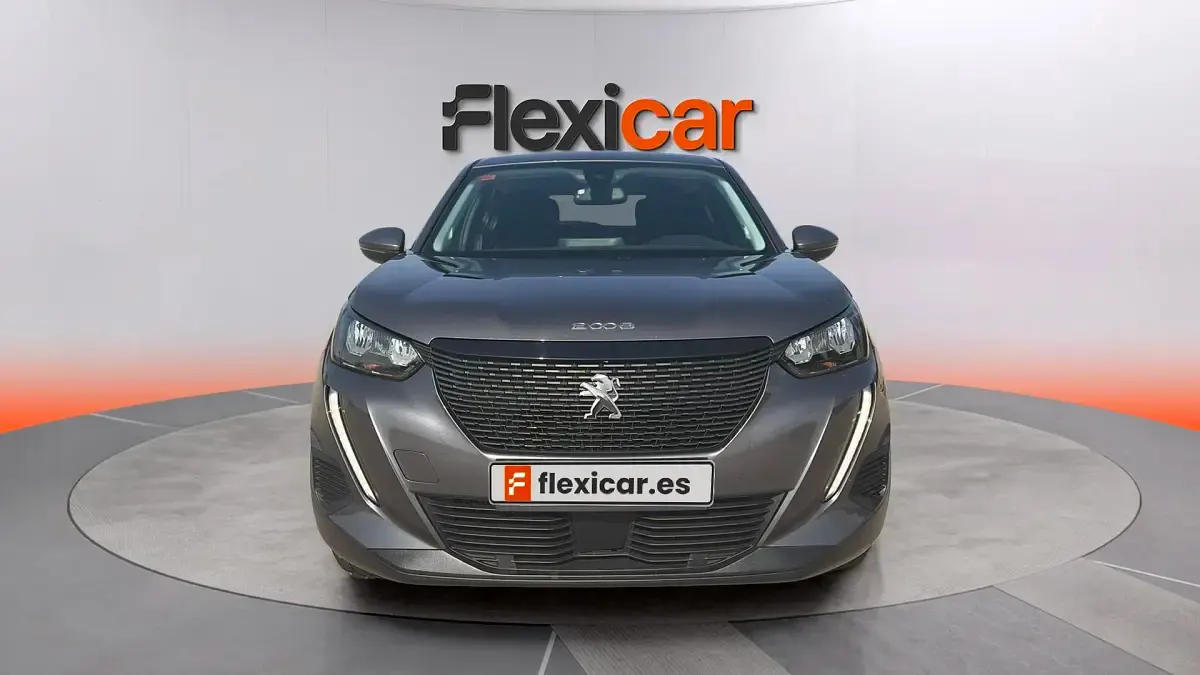 Usado Peugeot 2008 Active 110 CV (80 kW) 2021 Gris SUV