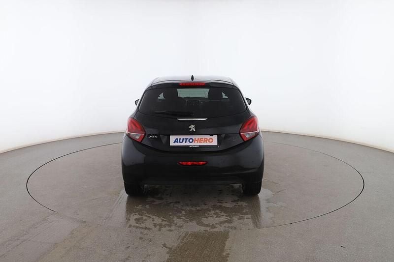 Usado Peugeot 208 Signature Sky 82 CV (60 kW) 2019 Negro Utilitario