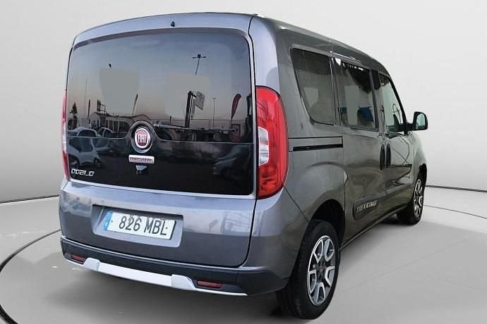 Usado Fiat Doblò Trekking 120 CV (88 kW) 2022 Monovolumen
