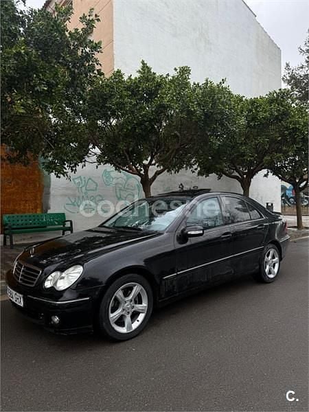 Usado Mercedes C220 Avantgarde 143 HP (105 kW) 2005 Preto Sedan