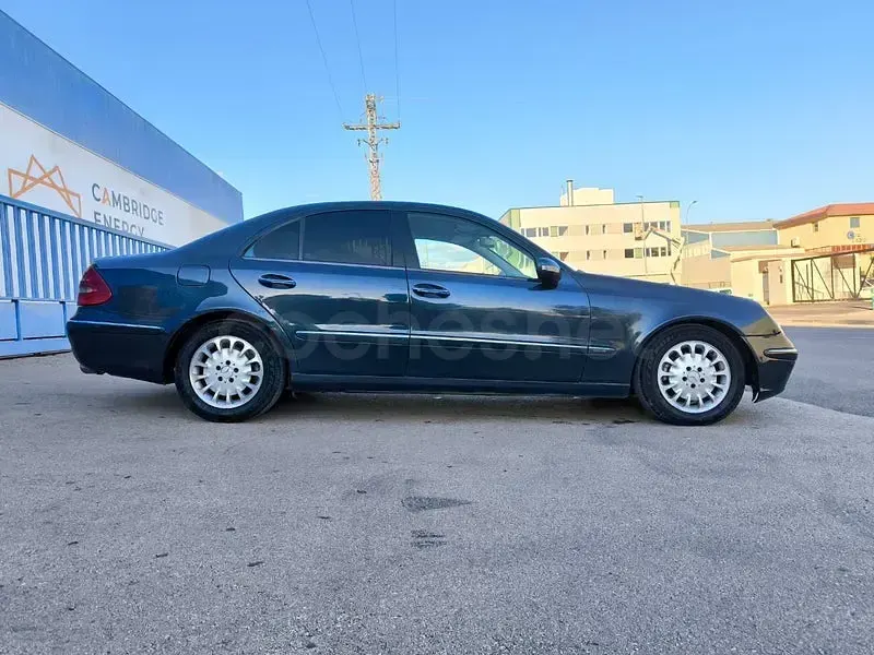 Usado Mercedes E280 Avantgarde 190 CV (139 kW) 2005 Azul Berlina