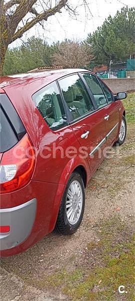 Usado Renault Grand Scénic II Privilege 130 CV (95 kW) 2007 Granate Monovolumen
