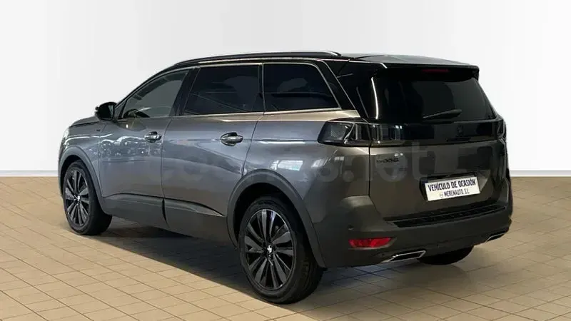 Usado Peugeot 5008 GT 130 CV (95 kW) 2022 Gris SUV