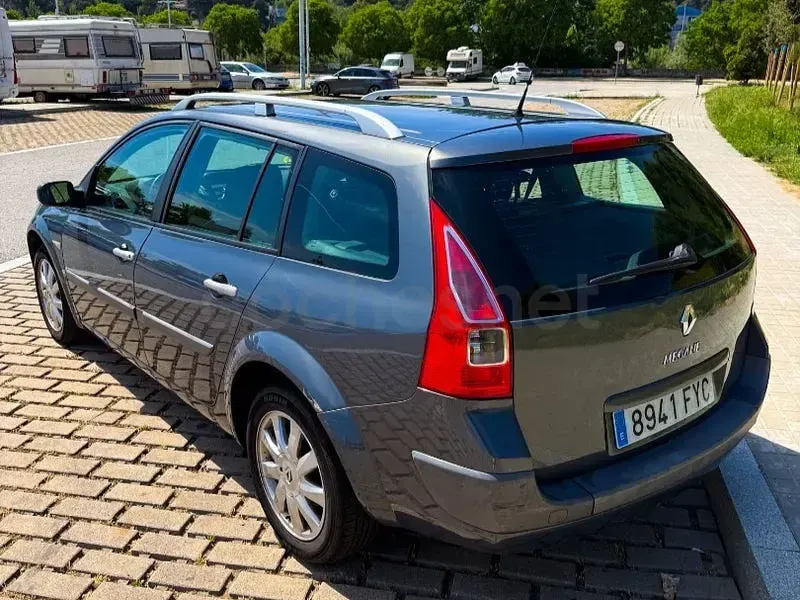 Usado Renault Mégane GrandTour Dynamique 150 CV (110 kW) 2007 Gris / plata Familiar