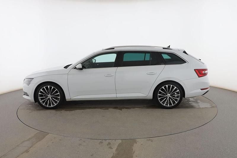 Usado Skoda Superb LAURIN & KLEMENT 190 CV (139 kW) 2016 Blanco Familiar