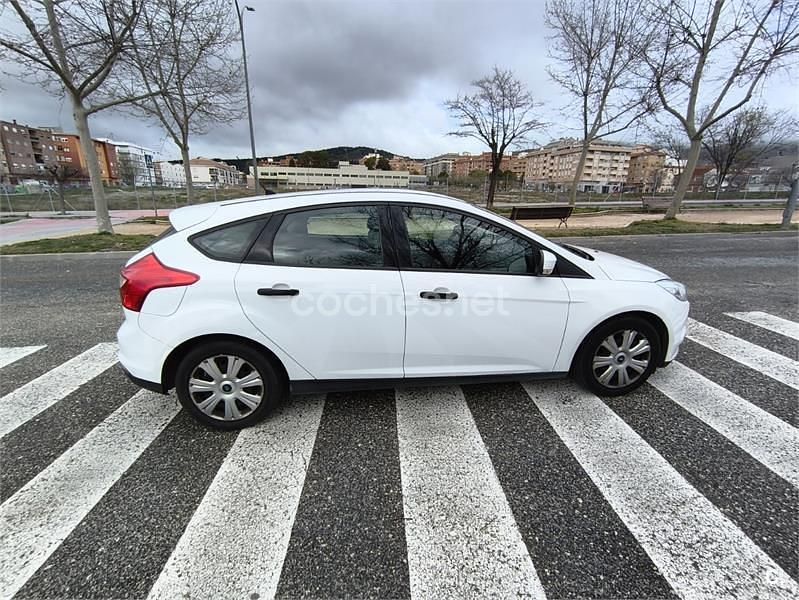 Käytetty Ford Focus 95 HP (69 kW) 2012 Valkoinen Sedan