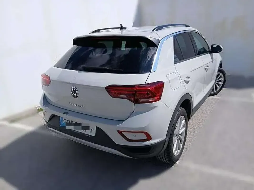 Usado VW T-Roc Life 150 CV (110 kW) 2023 Beige SUV