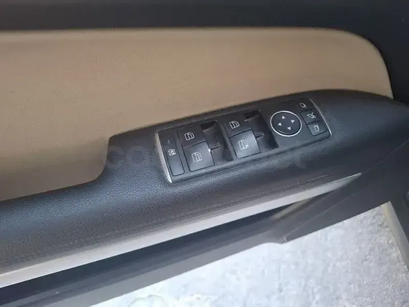 Usado Mercedes E220 170 CV (125 kW) 2011 Beige Coupe