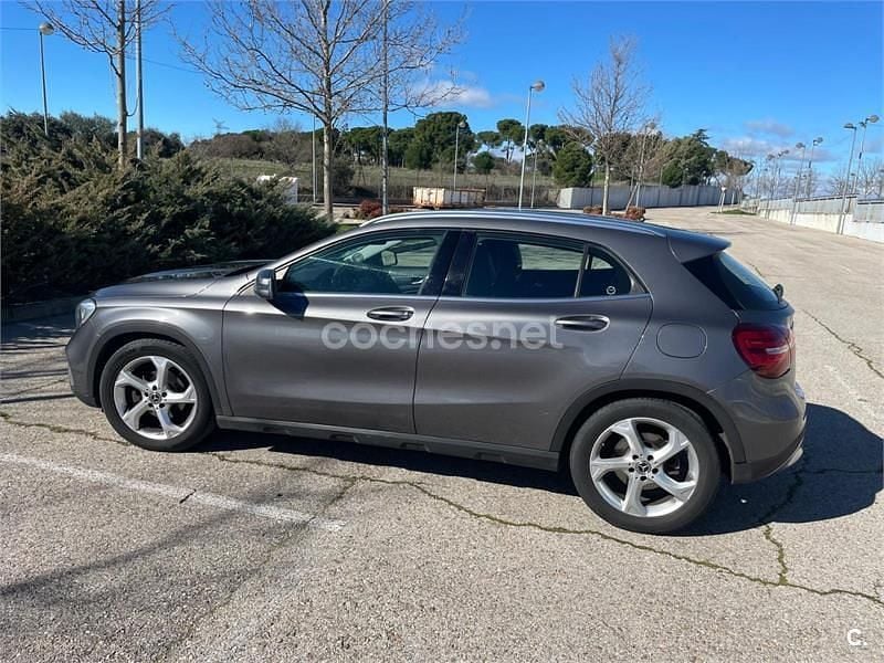 Usado Mercedes GLA180 122 CV (89 kW) 2019 Gris / plata SUV