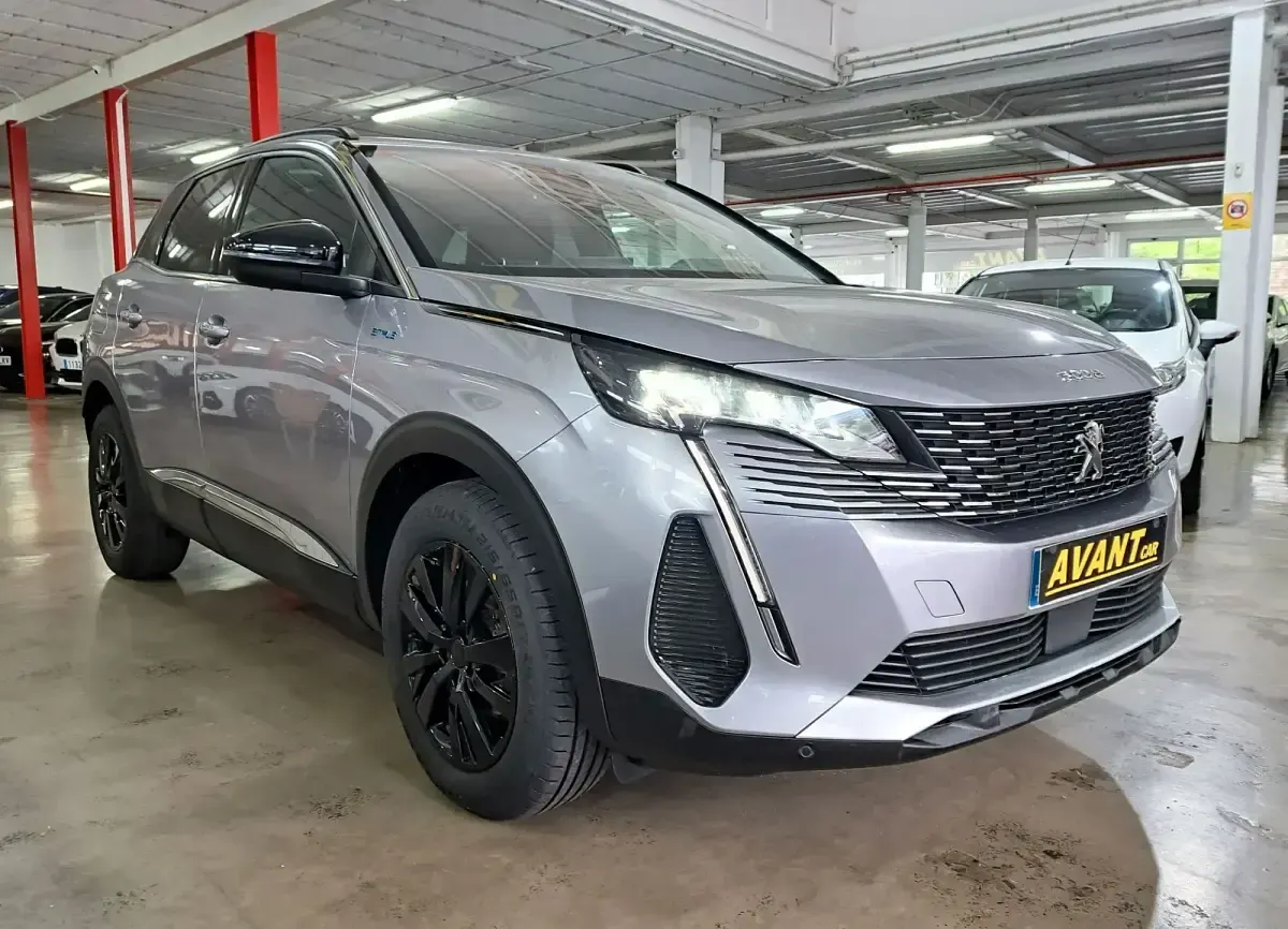 Usado Peugeot 3008 Style 130 CV (95 kW) 2021 Gris / plata SUV