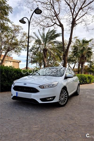 Usado Ford Focus Trend 95 CV (69 kW) 2015 Blanco Berlina