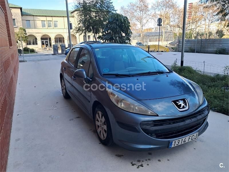Usado Peugeot 207 90 CV (66 kW) 2006 Gris / plata Berlina
