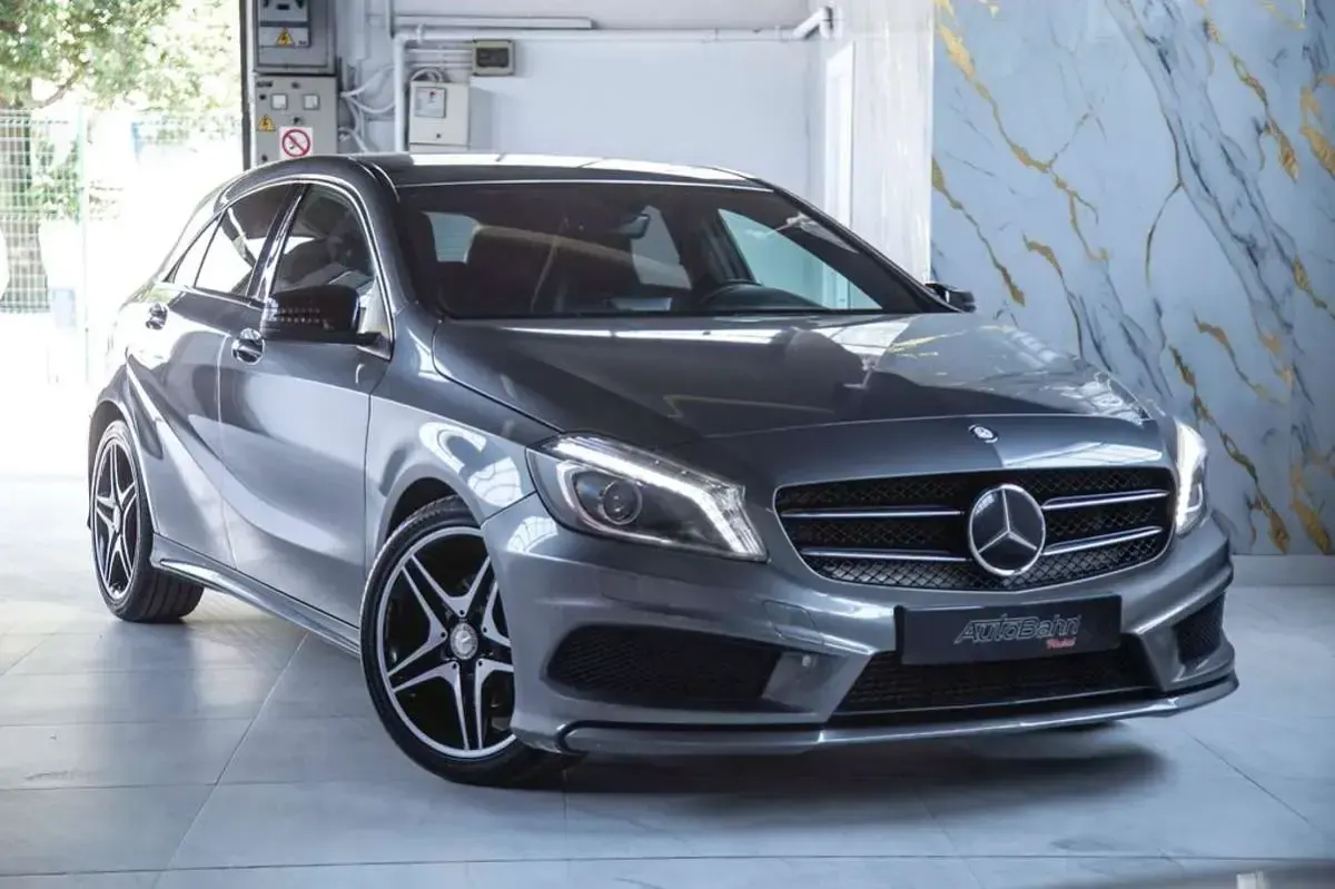 Usado Mercedes A200 AMG line 156 CV (114 kW) 2015 Gris Utilitario