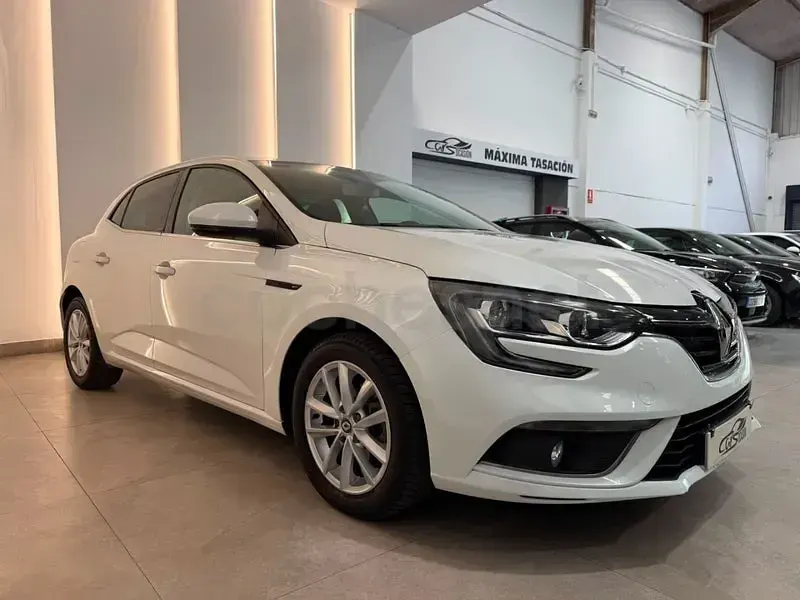 Usado Renault Mégane IV 90 CV (66 kW) 2017 Blanco Berlina