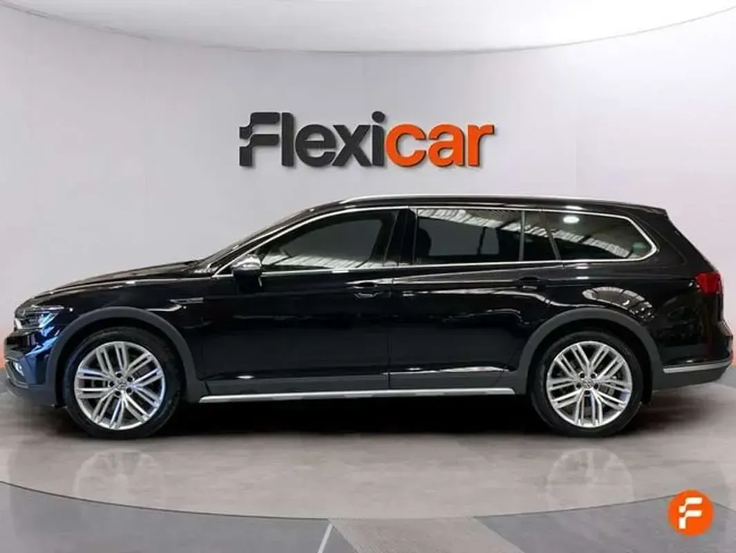 Usado VW Passat 241 CV (177 kW) 2020 Negro Familiar